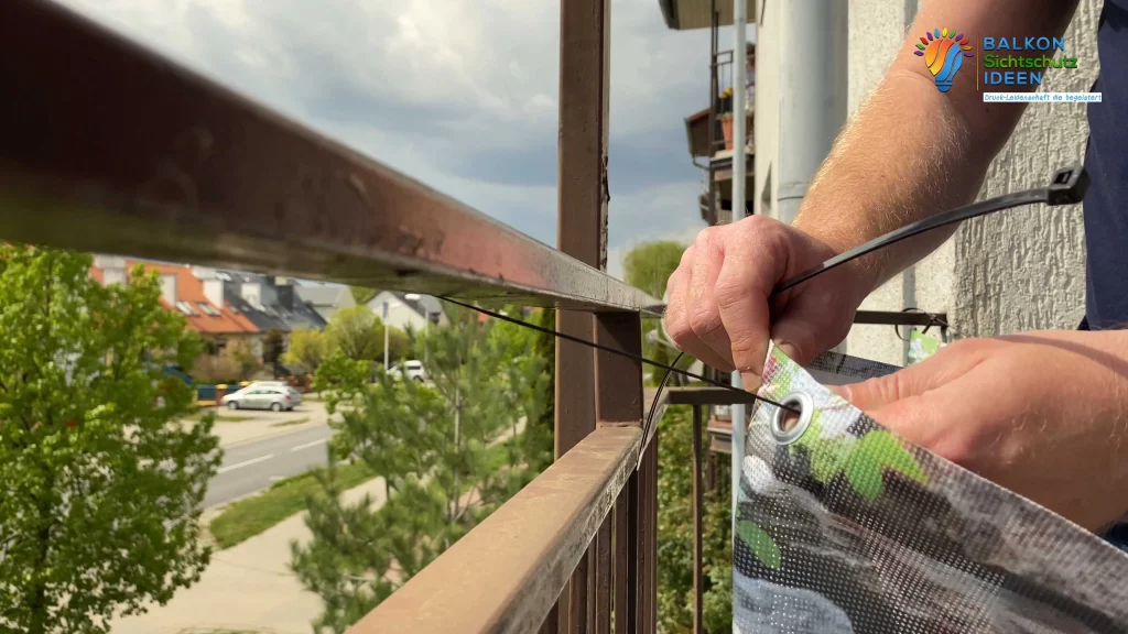 Balkon Sichtschutz beidseitigt bedruckt befestigen mit ösen