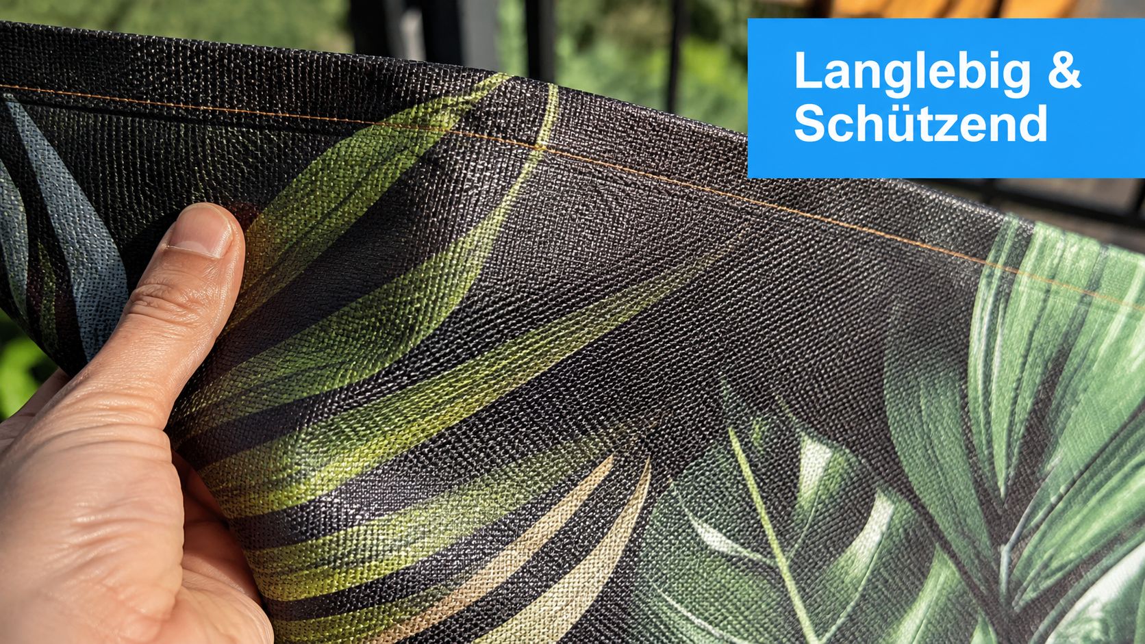 Strand Sichtschutz auswählen, welcher Windschutz am Strand passt 6 Nahaufnahme eines robusten Gewebes für Strandwindschutz, das Materialstruktur und Verarbeitung zeigt